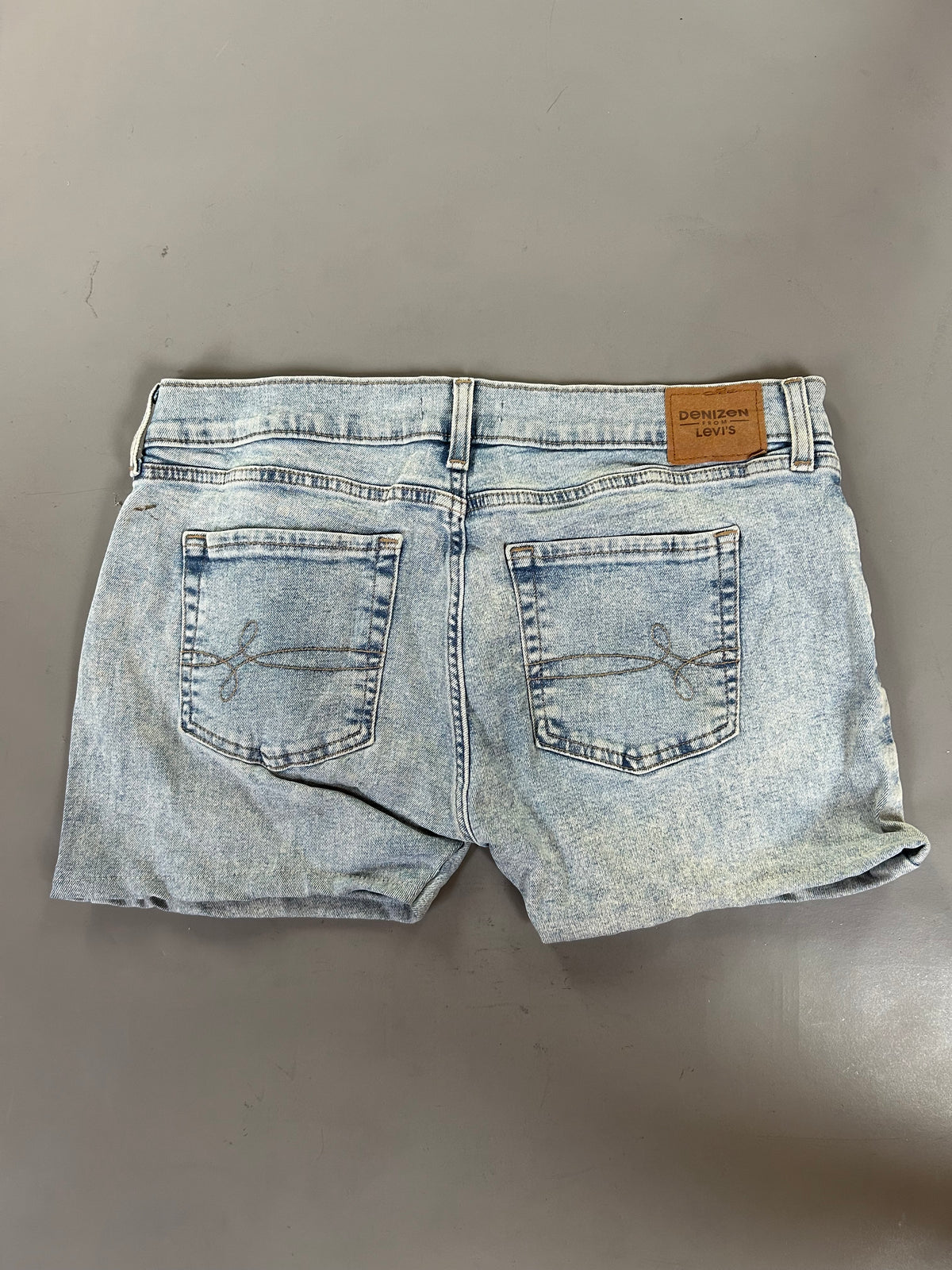 Y2K low-waisted shorts - Größe M